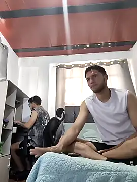 Snapshot of Erenk_and_Levy chatting on 04/06/26, 04:19 Erenk and Levy online show from 04/06/26, 04:19