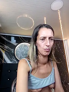 Karolynrousse  online show from 04/15/26, 03:38