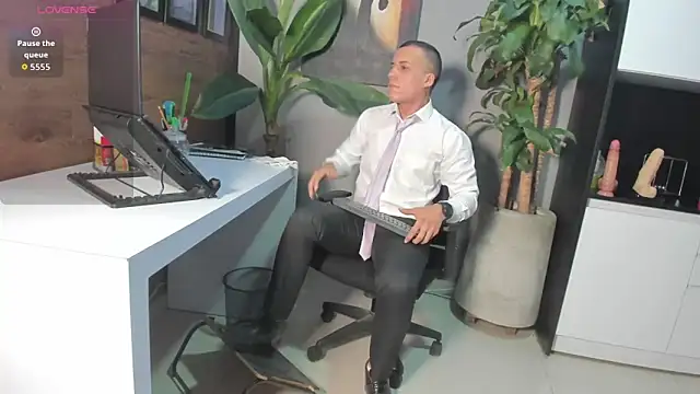 Enzoo98  online show from 05/01/26, 12:04