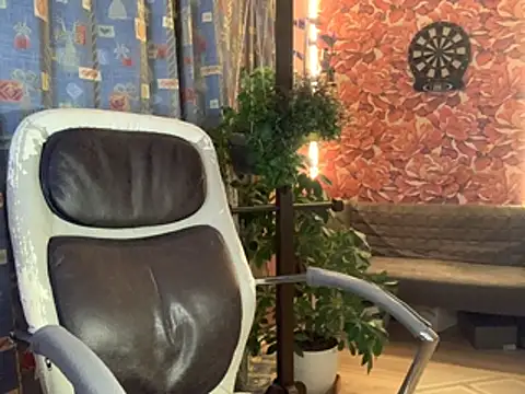 whiny emo boi online show from 04/16/26, 09:39