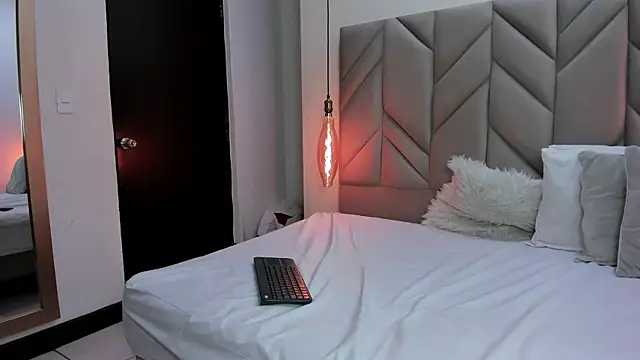 NohaDrake online show from 04/12/26, 08:50