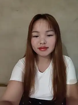 Snapshot of Mina_xYx chatting on 05/13/26, 04:41 Mina xYx online show from 05/13/26, 04:41