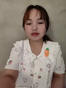 Snapshot of Mina_xYx chatting on 05/16/26, 02:43 Mina xYx online show from 05/16/26, 02:43
