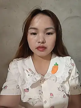Snapshot of Mina_xYx chatting on 05/19/26, 04:14 Mina xYx online show from 05/19/26, 04:14
