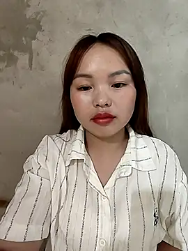 Snapshot of Mina_xYx chatting on 04/19/26, 02:01 Mina xYx online show from 04/19/26, 02:01