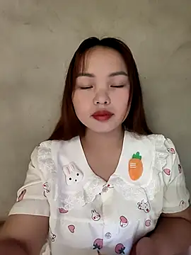 Snapshot of Mina_xYx chatting on 05/11/26, 02:45 Mina xYx online show from 05/11/26, 02:45