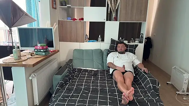KarlAndKlara online show from 05/31/26, 12:00