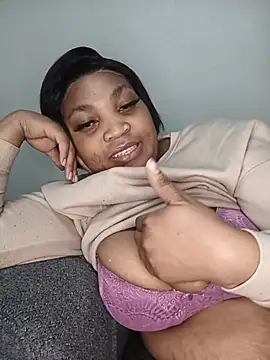 Snapshot of BeverlyQueen15 chatting on 05/30/26, 09:42 BeverlyQueen15 online show from 05/30/26, 09:42