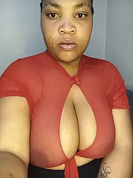 Snapshot of BeverlyQueen15 chatting on 06/24/26, 06:50 BeverlyQueen15 online show from 06/24/26, 06:50