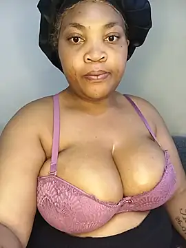 Snapshot of BeverlyQueen15 chatting on 07/09/26, 06:03 BeverlyQueen15 online show from 07/09/26, 06:03