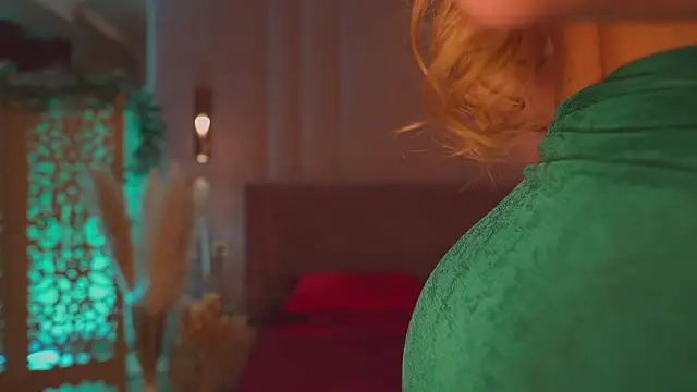 SerenaWest  online show from 03/24/26, 04:07