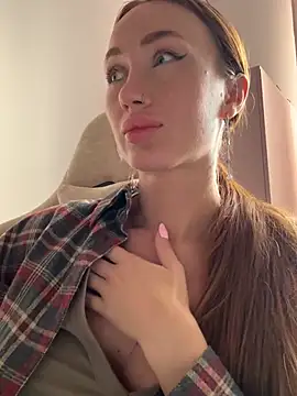 SerenaWest  online show from 04/13/26, 05:33