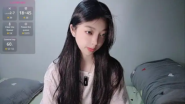 Snapshot of oblakitty_ chatting on 04/13/26, 11:53 oblakitty online show from 04/13/26, 11:53