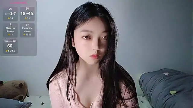 Snapshot of oblakitty_ chatting on 04/01/26, 12:13 oblakitty online show from 04/01/26, 12:13