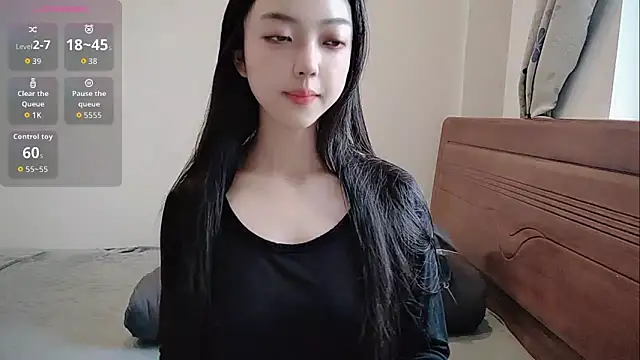 oblakitty  online show from 05/17/26, 12:43