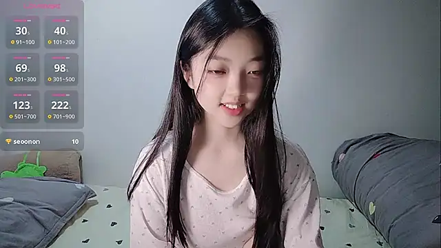 Snapshot of oblakitty_ chatting on 04/13/26, 12:25 oblakitty online show from 04/13/26, 12:25