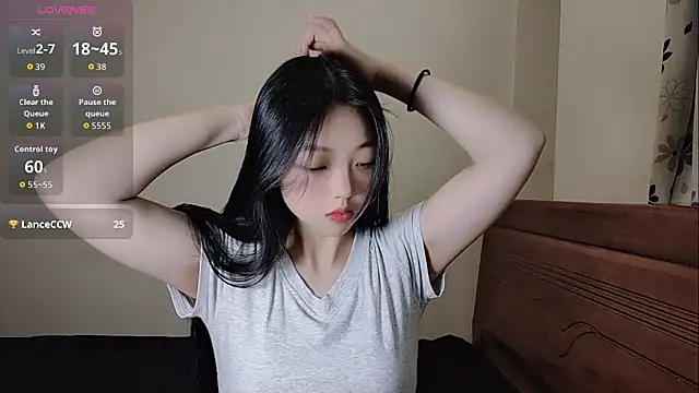 Snapshot of oblakitty_ chatting on 04/05/26, 01:01 oblakitty online show from 04/05/26, 01:01