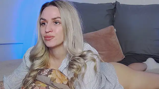 Snapshot of sexy_fuzzy_socks chatting on 03/22/26, 06:48 sexy fuzzy socks online show from 03/22/26, 06:48