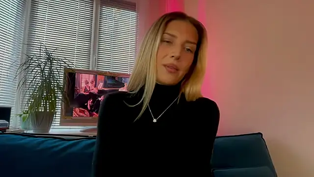 Snapshot of come_here_baby chatting on 03/22/26, 09:11 come here baby online show from 03/22/26, 09:11