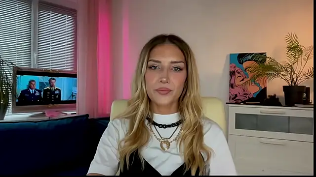 Snapshot of come_here_baby chatting on 03/25/26, 01:32 come here baby online show from 03/25/26, 01:32