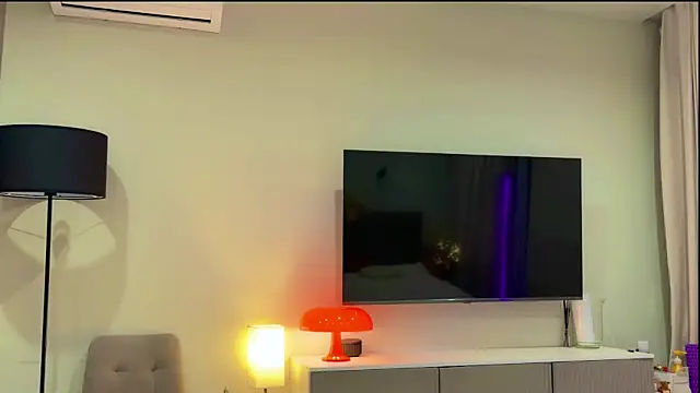 Nicolekira online show from 04/03/26, 09:32