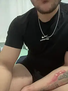 Snapshot of cinoo34 chatting on 03/22/26, 11:39 cinoo34 online show from 03/22/26, 11:39