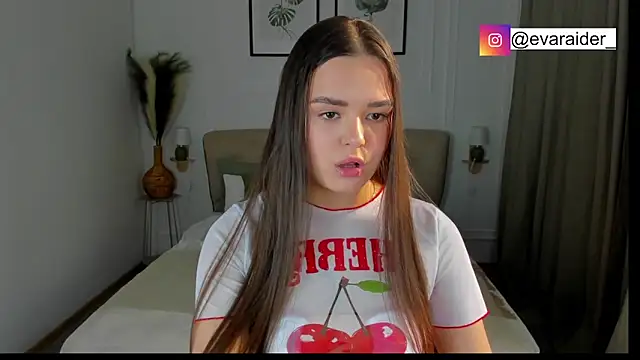 Snapshot of EvaRaider chatting on 03/29/26, 01:24 EvaRaider online show from 03/29/26, 01:24