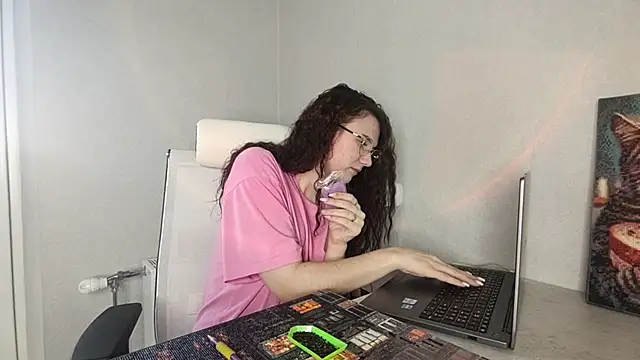 Snapshot of LaritaTocchio chatting on 03/16/26, 08:18 LaritaTocchio online show from 03/16/26, 08:18