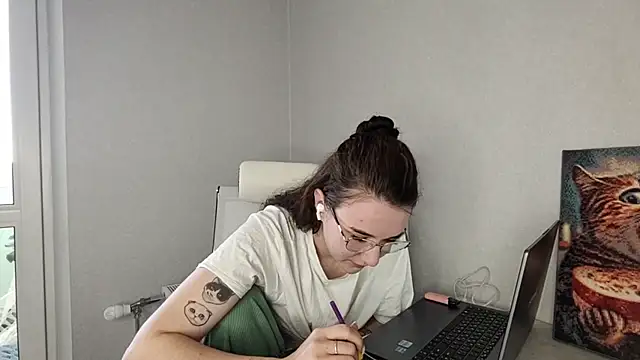 Snapshot of LaritaTocchio chatting on 03/17/26, 08:06 LaritaTocchio online show from 03/17/26, 08:06