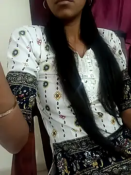aushi rajput online show from 04/18/26, 03:14