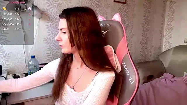 Snapshot of AnnWaddie chatting on 04/13/26, 11:03 AnnWaddie online show from 04/13/26, 11:03