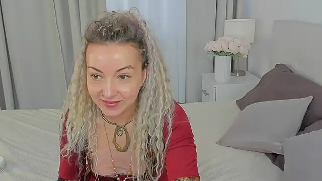 Snapshot of Lar_Queen chatting on 04/01/26, 10:49 Lar Queen online show from 04/01/26, 10:49