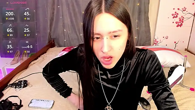 Snapshot of Finelia chatting on 04/05/26, 07:37 Finelia online show from 04/05/26, 07:37