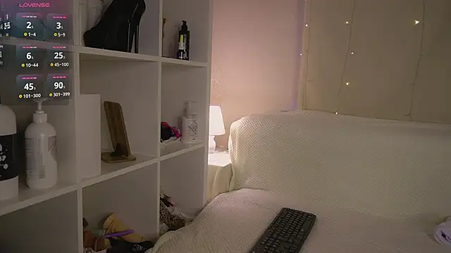 Snapshot of Finelia chatting on 03/20/26, 06:25 Finelia online show from 03/20/26, 06:25