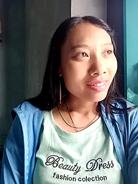 Snapshot of Leiley_98 chatting on 04/19/26, 01:06 Leiley 98 online show from 04/19/26, 01:06