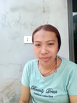 Snapshot of Leiley_98 chatting on 05/16/26, 01:48 Leiley 98 online show from 05/16/26, 01:48