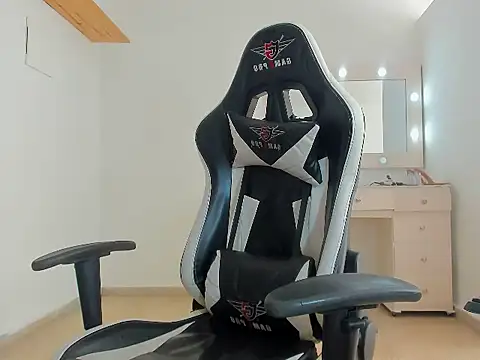 Thaliana Jaramillo online show from 03/25/26, 05:01