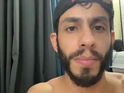 Snapshot of LatinBigClouds22cm chatting on 04/14/26, 07:02 LatinBigClouds22cm online show from 04/14/26, 07:02