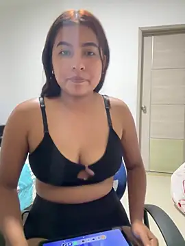 Snapshot of yuliana056 chatting on 04/10/26, 02:29 yuliana056 online show from 04/10/26, 02:29