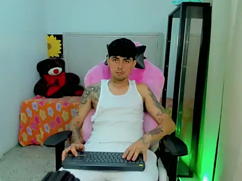 Snapshot of Yeison_gomezz chatting on 04/02/26, 04:52 Yeison gomezz online show from 04/02/26, 04:52