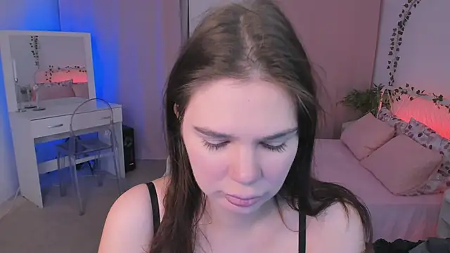 Snapshot of MillyBrown_ chatting on 05/28/26, 11:05 MillyBrown online show from 05/28/26, 11:05