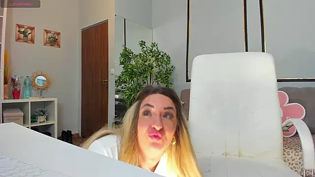 ElyssaVibe online show from 03/18/26, 11:48