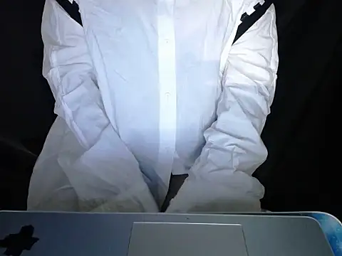 Snapshot of Enmy_24 chatting on 04/15/26, 05:06 Enmy 24 online show from 04/15/26, 05:06