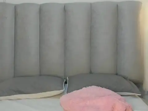 Snapshot of Valentina_lux1 chatting on 04/05/26, 12:17 Valentina lux1 online show from 04/05/26, 12:17