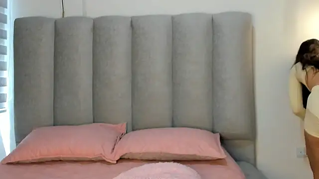 Snapshot of Valentina_lux1 chatting on 05/20/26, 05:10 Valentina lux1 online show from 05/20/26, 05:10