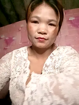 Snapshot of maymay121 chatting on 03/23/26, 04:40 maymay121 online show from 03/23/26, 04:40