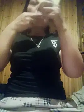 Snapshot of Abi-ni chatting on 04/13/26, 12:31 Abi-ni online show from 04/13/26, 12:31