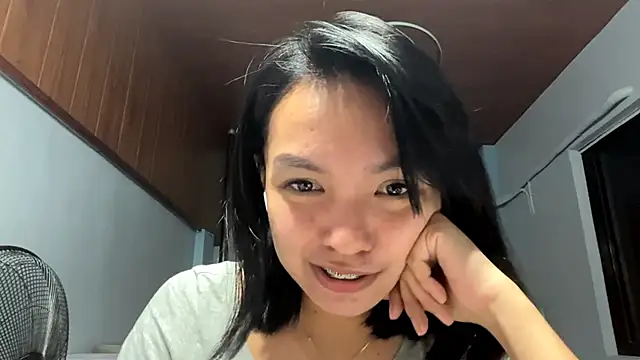 Snapshot of NoreenPierotti chatting on 03/26/26, 02:04 NoreenPierotti online show from 03/26/26, 02:04