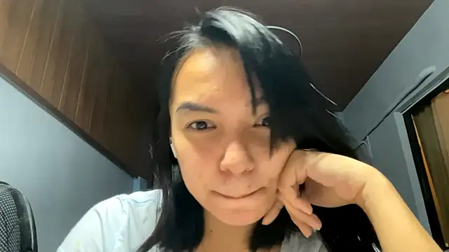 Snapshot of NoreenPierotti chatting on 04/01/26, 01:41 NoreenPierotti online show from 04/01/26, 01:41