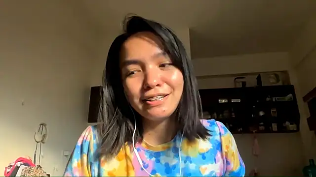 Snapshot of NoreenPierotti chatting on 04/14/26, 08:30 NoreenPierotti online show from 04/14/26, 08:30